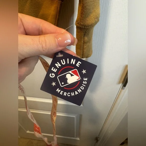 9- NWT genuine merchandise New York Yankees beige sweatshirt - Picture 4 of 6